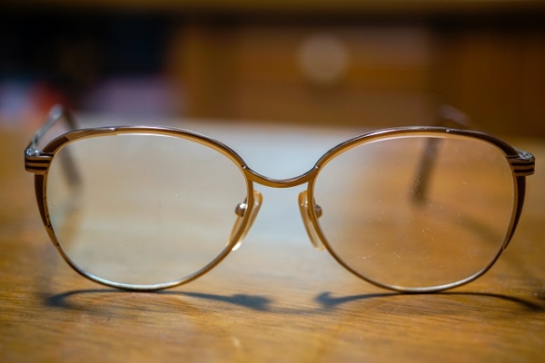 高い眼鏡と安い眼鏡の違いとは？意を決して高い眼鏡を買ってみた体験談を消費者目線で書いていく